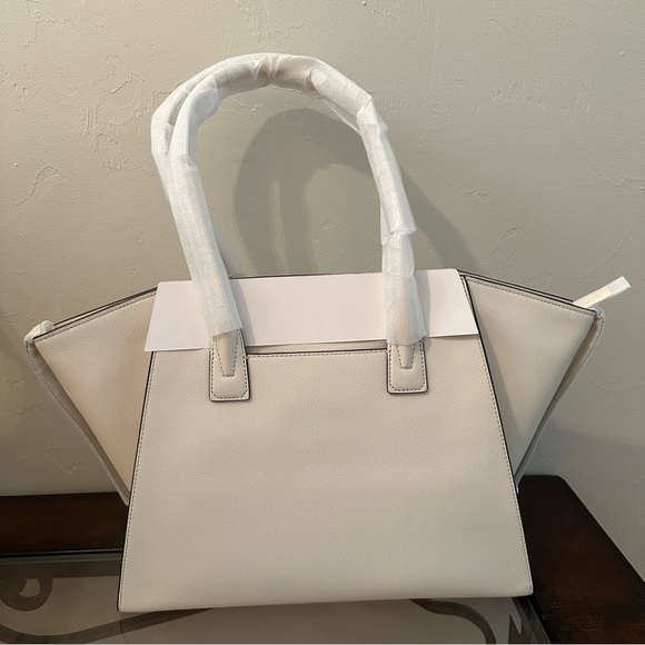 NWT Michael Kors | Extra Large Avril Pebbled Leather Shoulder Tote Bag $558 - Picture 5 of 5